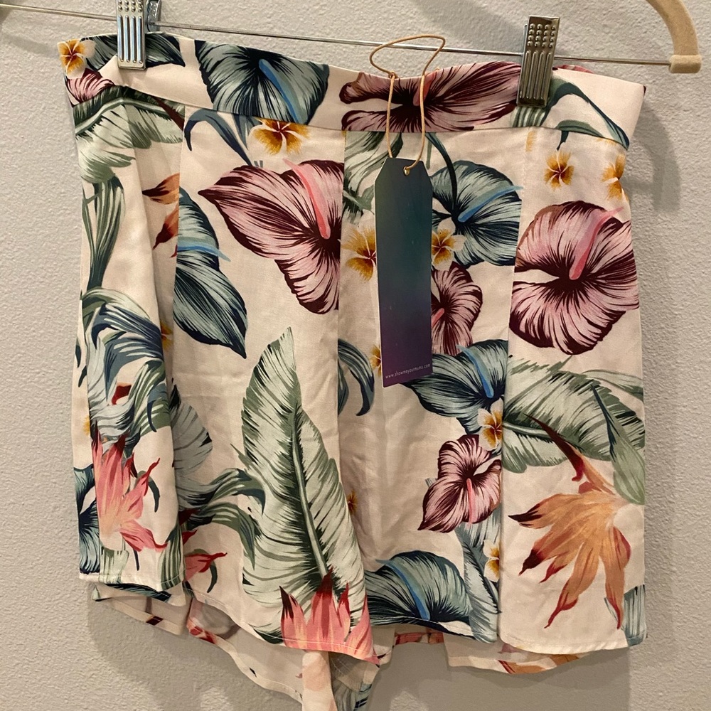 Show my your mumu. Medium floral shorts